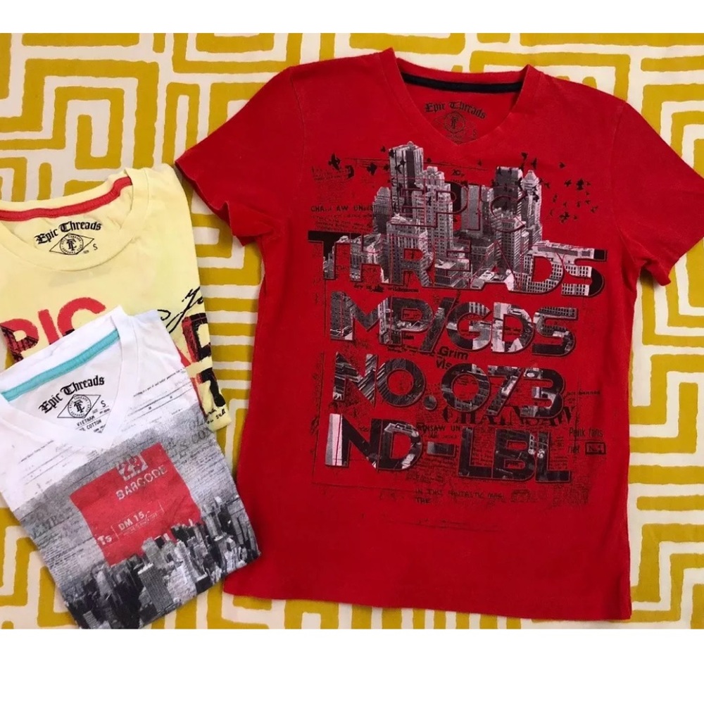 VGUC, V Neck and Standard Crew Lot of 3 Shirts